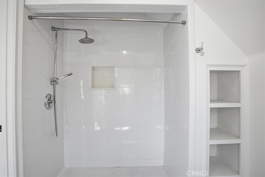 https://media.crmls.org/medias/d7c547d5-8ddd-413b-b95d-00e58eef49bf.jpg?preset=X-Large