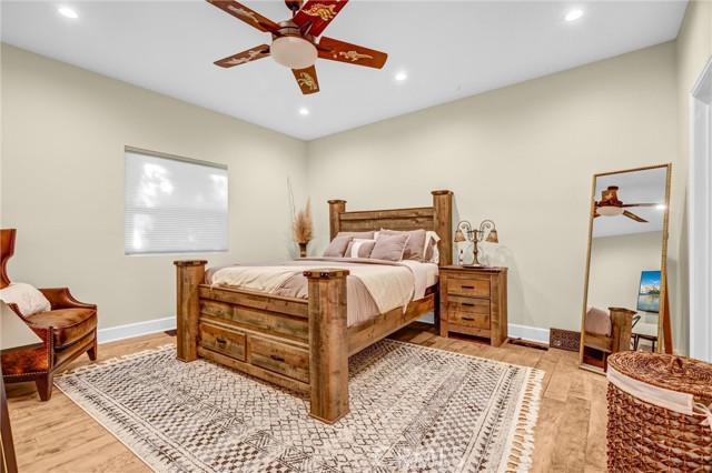 Detail Gallery Image 4 of 17 For 19394 Halsted St, Northridge,  CA 91324 - 2 Beds | 2 Baths