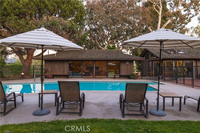 Detail Gallery Image 26 of 35 For 2600 Mesa Dr, Newport Beach,  CA 92660 - 6 Beds | 6/2 Baths
