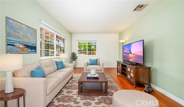 10980 Burnet Avenue, Mission Hills (San Fernando) CA: https://media.crmls.org/medias/d7c753af-e7fd-4841-8d08-12f579a87cfb.jpg
