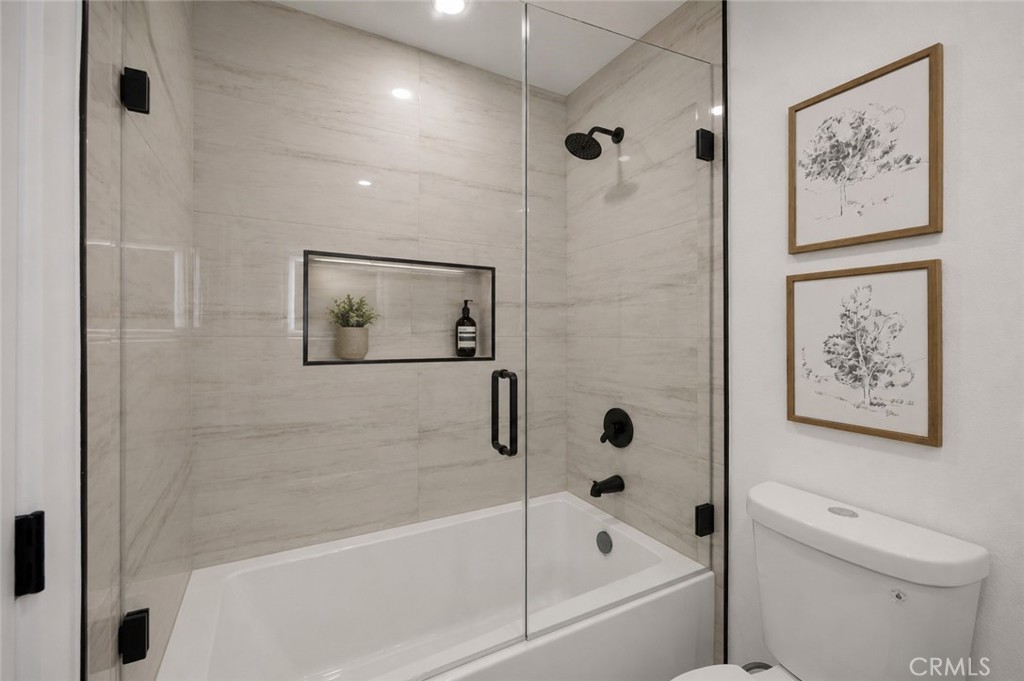 https://media.crmls.org/medias/d7c77bd6-387b-44c1-96f8-de5ac7578d67.jpg?preset=X-Large