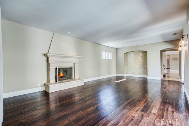 Detail Gallery Image 4 of 13 For 2501 Margaret Dr, Newport Beach,  CA 92663 - 4 Beds | 3/1 Baths