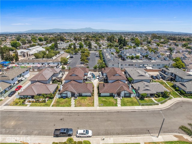 18702 Demion Lane, Huntington Beach CA: https://media.crmls.org/medias/d7c8fb52-80a2-4ba6-a1c4-2132e4773772.jpg