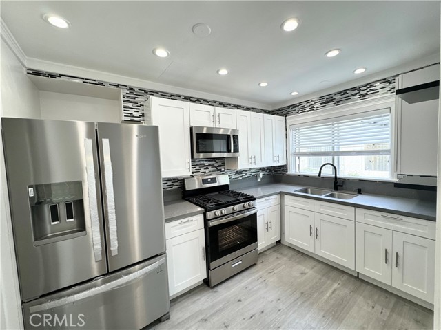 3689 S Victoria Avenue, Los Angeles CA: https://media.crmls.org/medias/d7c8fc3a-2425-421f-aaa7-91f86f45433c.jpg