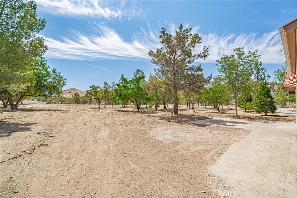 https://media.crmls.org/medias/d7c914f7-ae47-4dfc-91da-05278954f5a8.jpg?preset=X-Large