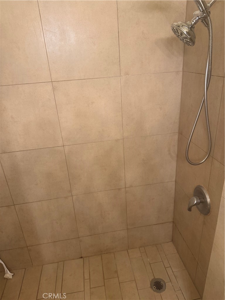 https://media.crmls.org/medias/d7cb625b-bfc4-4813-8def-319b1f59cc6b.jpg?preset=X-Large
