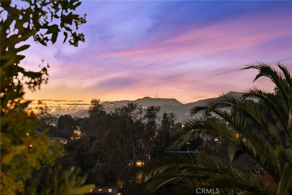https://media.crmls.org/medias/d7cc35be-c022-4d3c-a611-51ad8f15d19a.jpg?preset=X-Large