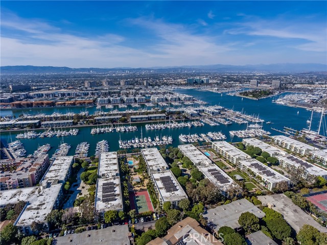 143 Union Jack Mall, Marina del Rey CA: https://media.crmls.org/medias/d7cc4d6a-58c9-4653-ab29-4981e9e5075e.jpg