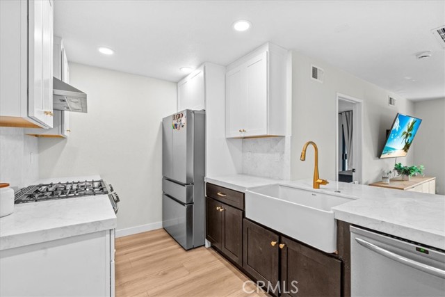 Detail Gallery Image 4 of 23 For 21324 Balsam Ln, Lake Forest,  CA 92630 - 2 Beds | 2 Baths