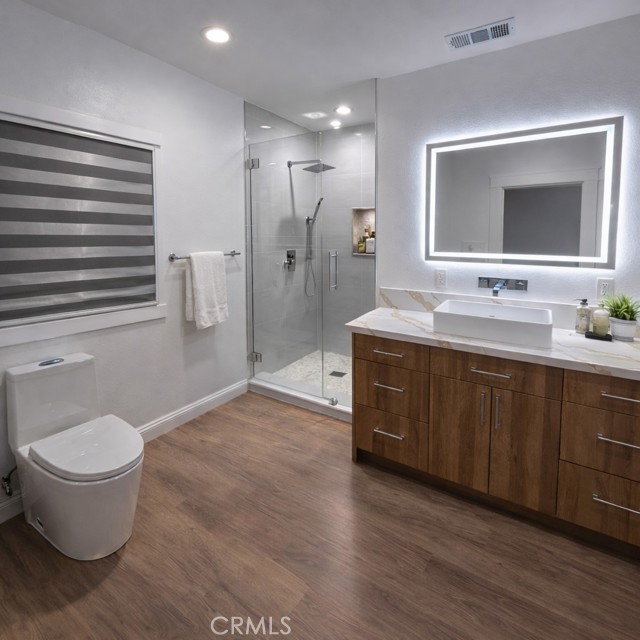 Detail Gallery Image 4 of 7 For 1726 W 52nd, Los Angeles,  CA 90062 - 3 Beds | 3 Baths