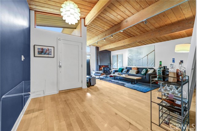 Detail Gallery Image 4 of 27 For 3830 Buena Park Dr, Studio City,  CA 91604 - 3 Beds | 3 Baths