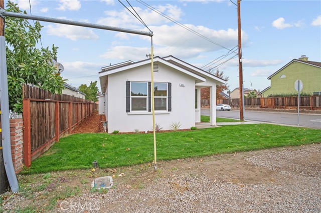 Detail Gallery Image 4 of 29 For 243 E 3rd St, Tracy,  CA 95376 - 4 Beds | 3 Baths