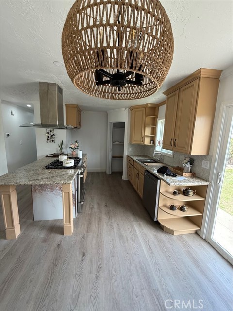 6372 Harvard Circle, Huntington Beach CA: https://media.crmls.org/medias/d7ce8565-2e63-44d3-b0a5-612523aa40bb.jpg