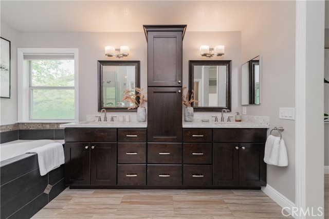 56 Egret Lane, Aliso Viejo CA: https://media.crmls.org/medias/d7cef888-7c1e-40dd-9169-5b8fc7a0ab0d.jpg