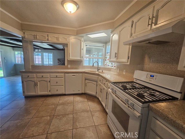 Detail Gallery Image 4 of 18 For 3098 Herrington, San Bernardino,  CA 92405 - 3 Beds | 1 Baths