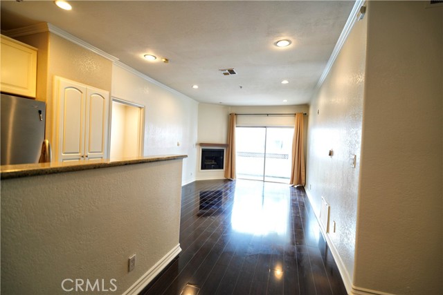 Detail Gallery Image 3 of 12 For 300 N El Molino Ave #216,  Pasadena,  CA 91101 - 2 Beds | 2 Baths