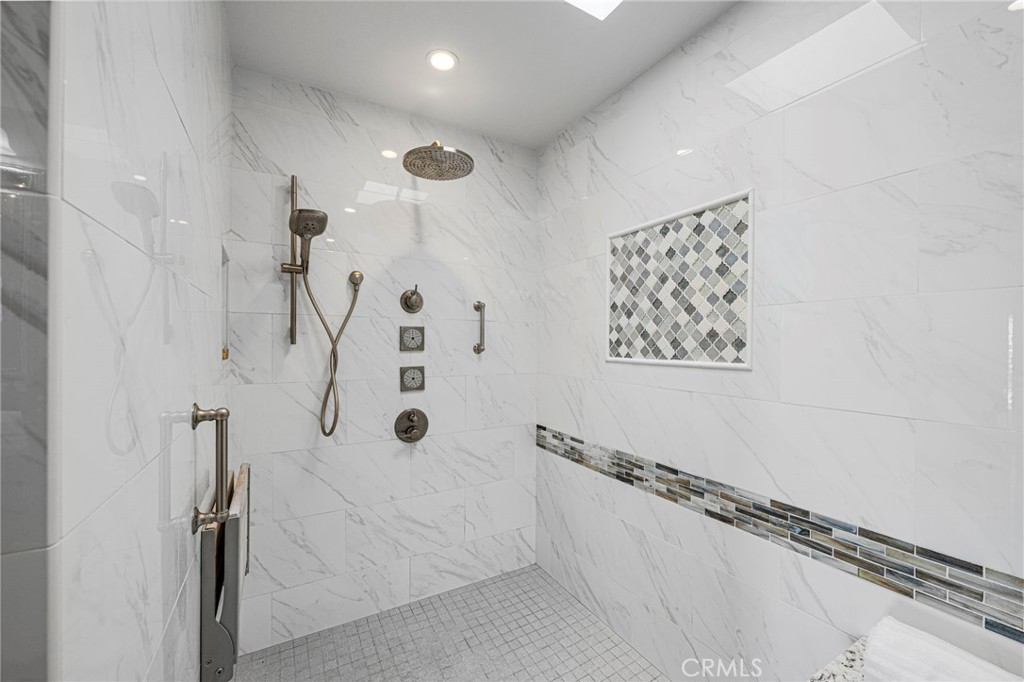 https://media.crmls.org/medias/d7d0246a-d474-431d-87e9-f663a806caef.jpg?preset=X-Large