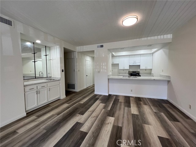 435 S La Fayette Park Place # 119, Los Angeles, California 90057, 2 Bedrooms Bedrooms, ,2 BathroomsBathrooms,Residential Lease,For Rent,435 S La Fayette Park Place # 119,CRWS23036914