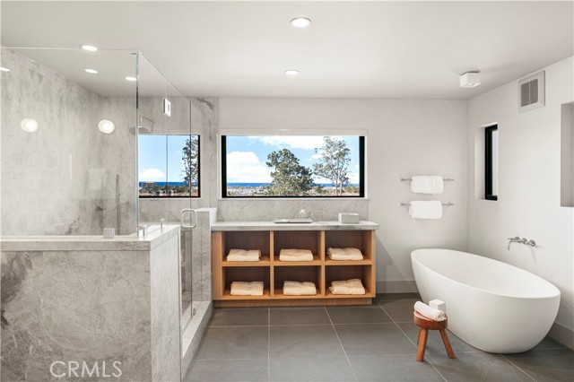 Detail Gallery Image 4 of 40 For 2212 Cliff Dr, Newport Beach,  CA 92663 - 5 Beds | 5/1 Baths