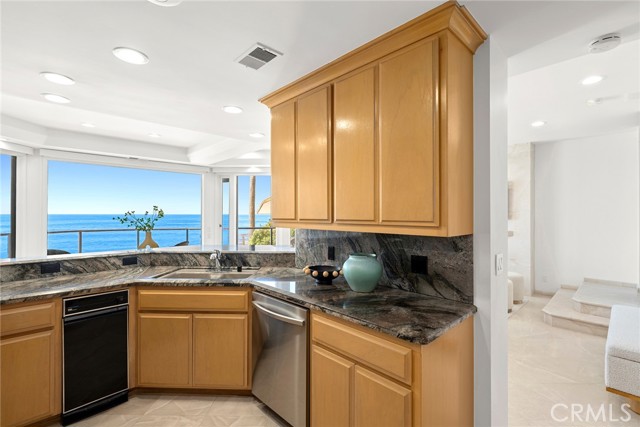 Detail Gallery Image 20 of 56 For 921 Gaviota Dr, Laguna Beach,  CA 92651 - 7 Beds | 7/1 Baths