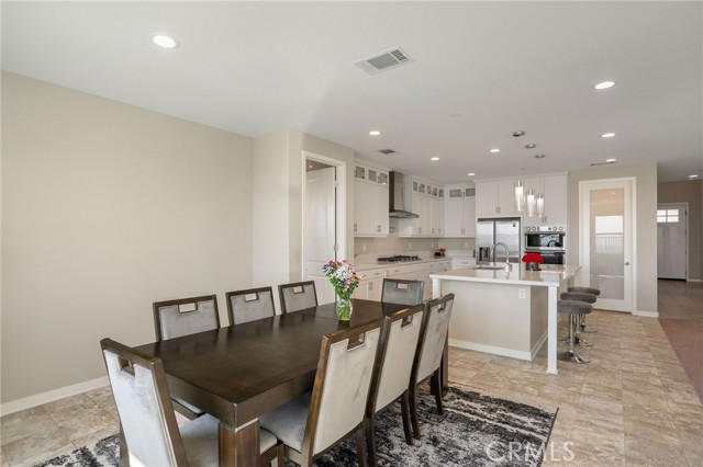 Detail Gallery Image 11 of 46 For 28511 Sparrow Way, Saugus,  CA 91350 - 5 Beds | 5 Baths