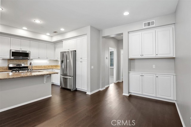 Detail Gallery Image 10 of 24 For 117 Silverado, Irvine,  CA 92618 - 3 Beds | 3 Baths