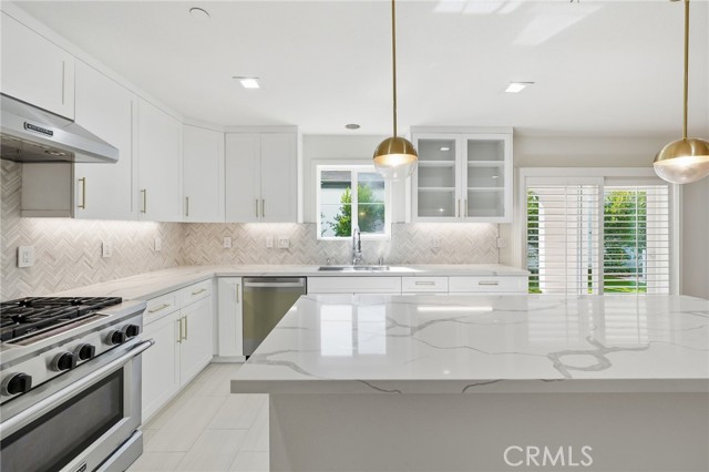 Detail Gallery Image 6 of 35 For 317 Rochester, Costa Mesa,  CA 92627 - 7 Beds | 6/1 Baths