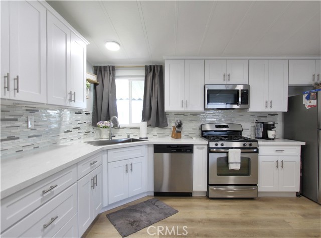 Detail Gallery Image 9 of 18 For 692 N Adele St #101,  Orange,  CA 92867 - 3 Beds | 2 Baths
