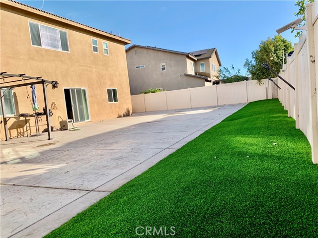 Detail Gallery Image 11 of 16 For 4759 Brison Ct, Jurupa Valley,  CA 91752 - 5 Beds | 3 Baths