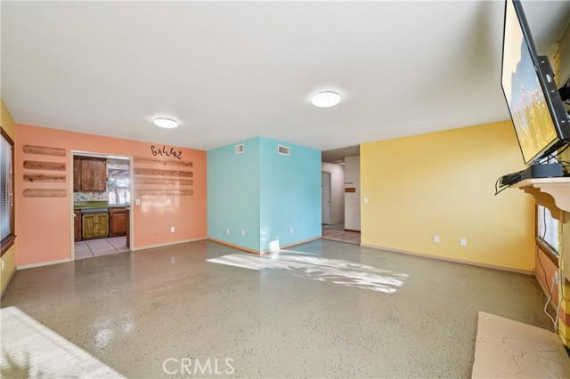 Detail Gallery Image 11 of 37 For 571 Oriole, Corona,  CA 92879 - 4 Beds | 2 Baths