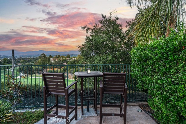 Detail Gallery Image 6 of 74 For 26858 Pine Hollow Ct, Valencia,  CA 91381 - 5 Beds | 4 Baths