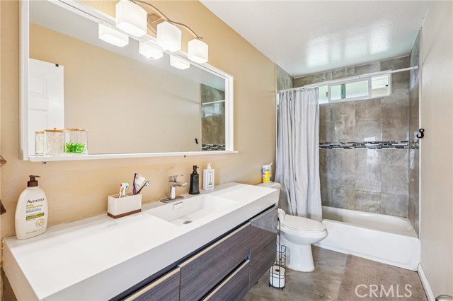 Detail Gallery Image 18 of 23 For 1069 N Darfield Ave, Covina,  CA 91724 - 4 Beds | 2/1 Baths