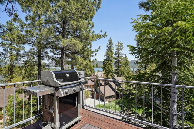 Detail Gallery Image 10 of 42 For 40570 Ironwood Dr, Big Bear Lake,  CA 92315 - 4 Beds | 3/1 Baths
