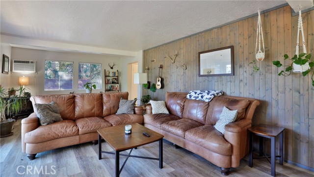 Detail Gallery Image 10 of 60 For 325 Cedarbrook Dr, Twin Peaks,  CA 92391 - 3 Beds | 2/1 Baths