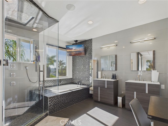 Detail Gallery Image 23 of 46 For 26990 Abbey Glen, Yorba Linda,  CA 92887 - 5 Beds | 3/1 Baths