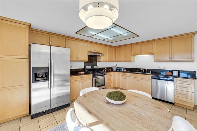 Detail Gallery Image 10 of 37 For 12121 Centralia St #302,  Lakewood,  CA 90715 - 3 Beds | 2 Baths