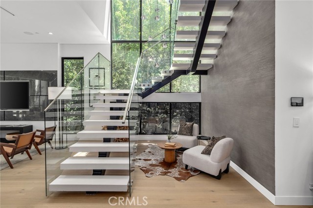 Detail Gallery Image 12 of 59 For 15231 Greenleaf St, Sherman Oaks,  CA 91403 - 6 Beds | 7/1 Baths