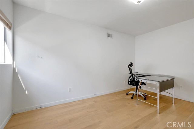 Detail Gallery Image 25 of 65 For 24216 Calvert St, Woodland Hills,  CA 91367 - 5 Beds | 3/1 Baths