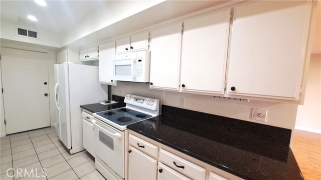 Detail Gallery Image 15 of 32 For 316 N Maryland Ave #109,  Glendale,  CA 91206 - 2 Beds | 2 Baths