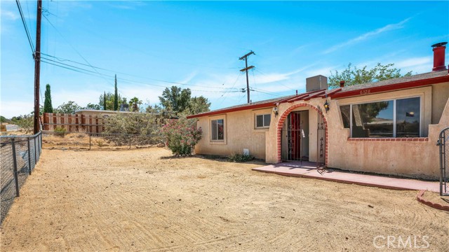 Detail Gallery Image 4 of 21 For 6828 Sunset Rd, Joshua Tree,  CA 92252 - 2 Beds | 1 Baths