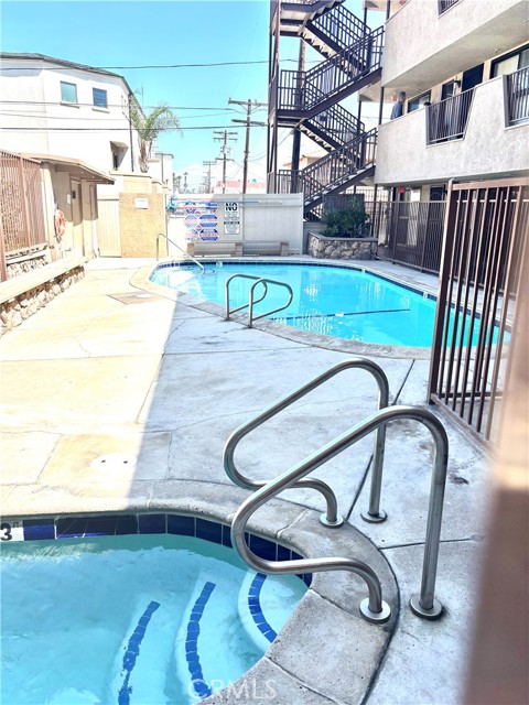 4667 Ocean Boulevard, San Diego CA: https://media.crmls.org/medias/d7daad60-f135-4d1b-a8a6-e9b4c9b87405.jpg