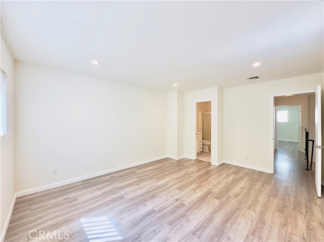 525 E Verdugo Avenue, Burbank CA: https://media.crmls.org/medias/d7db0598-dceb-41ec-ac74-3cee89857714.jpg