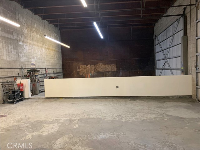 Bay 1 & 2 has a half wall divider.