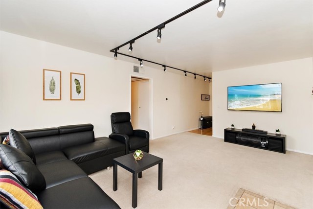 Detail Gallery Image 6 of 31 For 9920 Jordan Ave #1,  Chatsworth,  CA 91311 - 2 Beds | 2 Baths