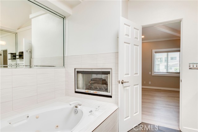 Detail Gallery Image 34 of 57 For 627 N Lucia Ave #B,  Redondo Beach,  CA 90277 - 4 Beds | 3/1 Baths