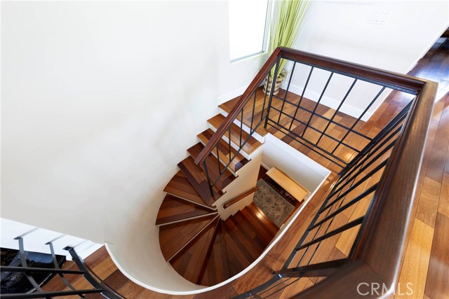 Detail Gallery Image 9 of 29 For 1040 La Mirada St, Laguna Beach,  CA 92651 - 3 Beds | 3 Baths