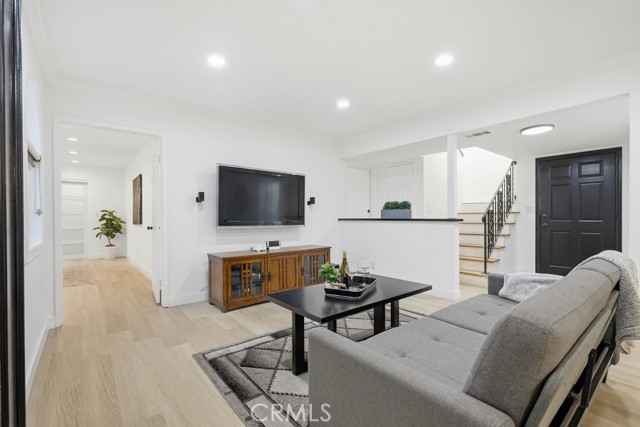 Detail Gallery Image 4 of 66 For 10232 Hialeah, Cypress,  CA 90630 - 5 Beds | 2/1 Baths