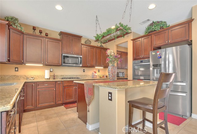 Detail Gallery Image 14 of 68 For 6681 Moonriver St, Corona,  CA 91752 - 5 Beds | 3/1 Baths