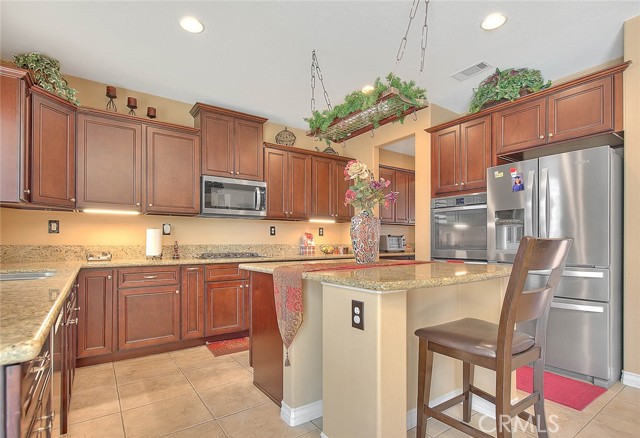 Detail Gallery Image 14 of 68 For 6681 Moonriver St, Corona,  CA 91752 - 5 Beds | 3/1 Baths