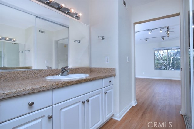 Detail Gallery Image 23 of 29 For 5545 Canoga Ave #105,  Woodland Hills,  CA 91367 - 1 Beds | 1 Baths